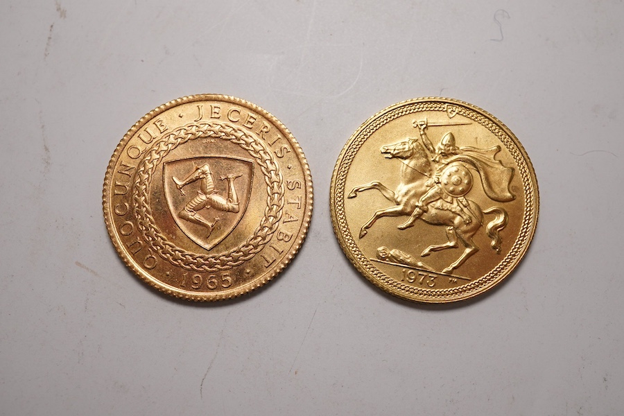 Isle of Man gold coins, Elizabeth II, two gold sovereigns, 1973, UNC, 1965, Bicentenary of the Revestment Act, dent to edge otherwise UNC